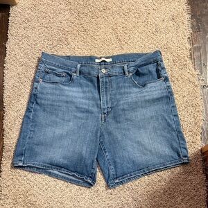 Levi's Women's Denim Blue Shorts Size 32 classic short